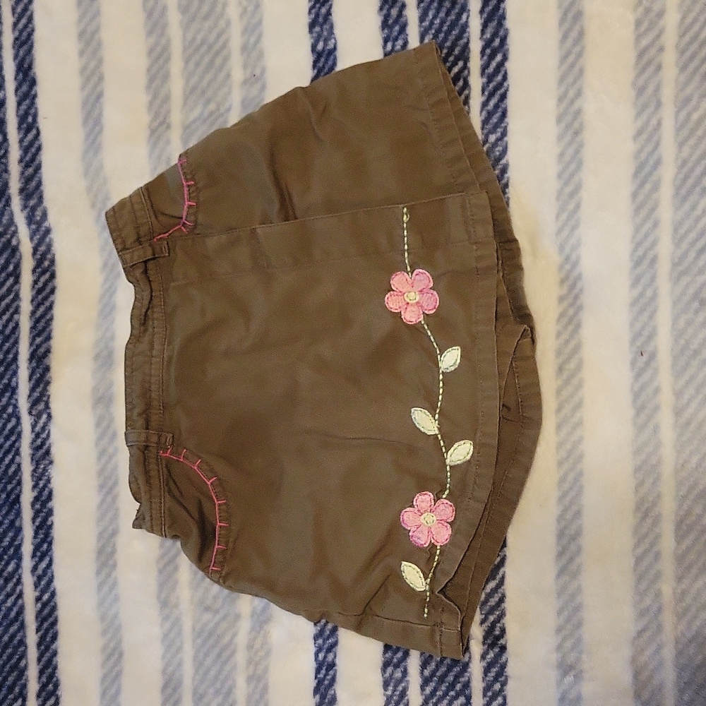 Size 4 green skort, shorts.